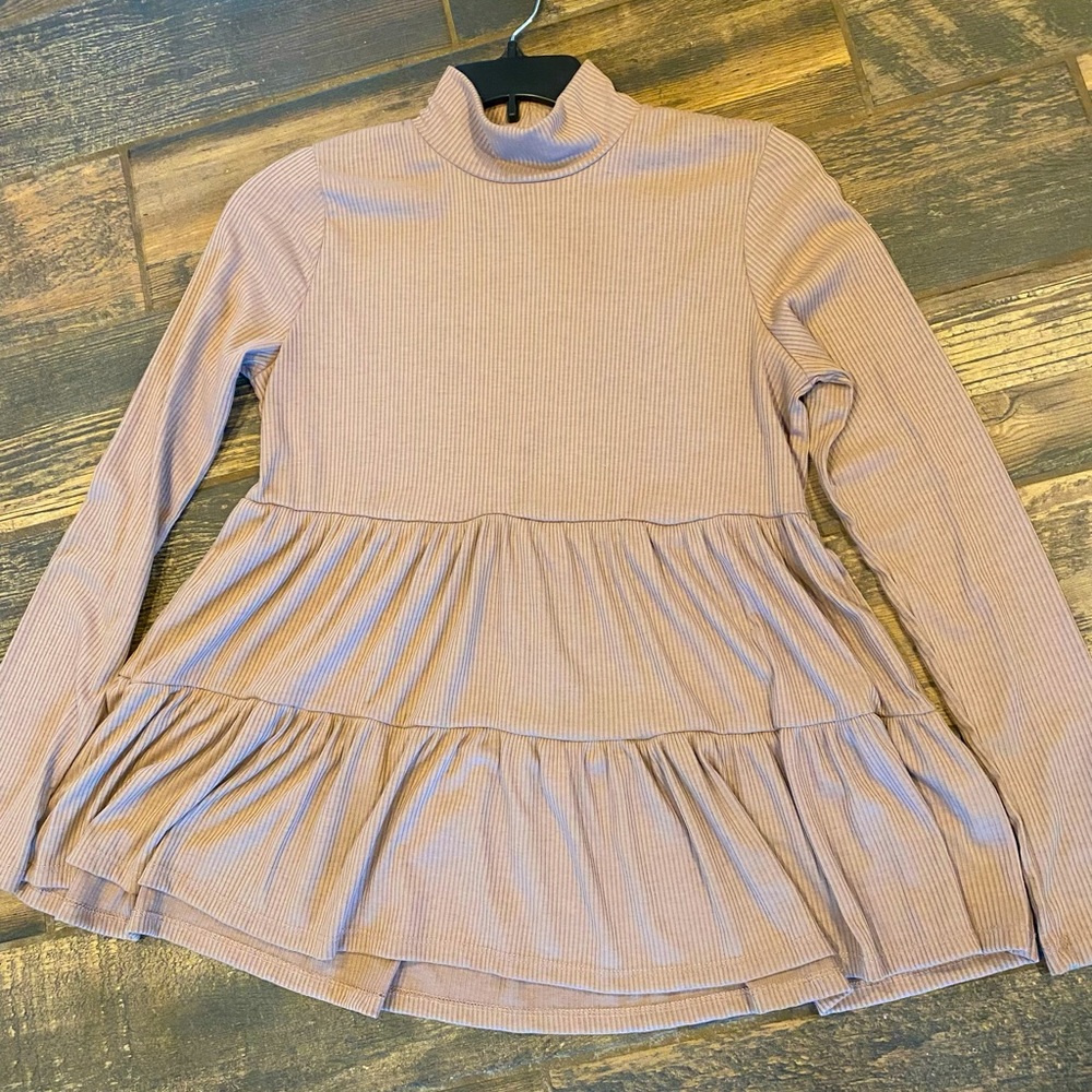 Entro Size:M Super cute on! Great condition. Mauve purple